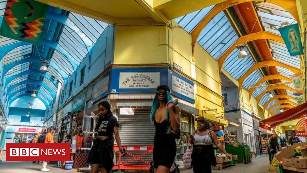 UK retail sales fall a record 5.1% as lockdown hits